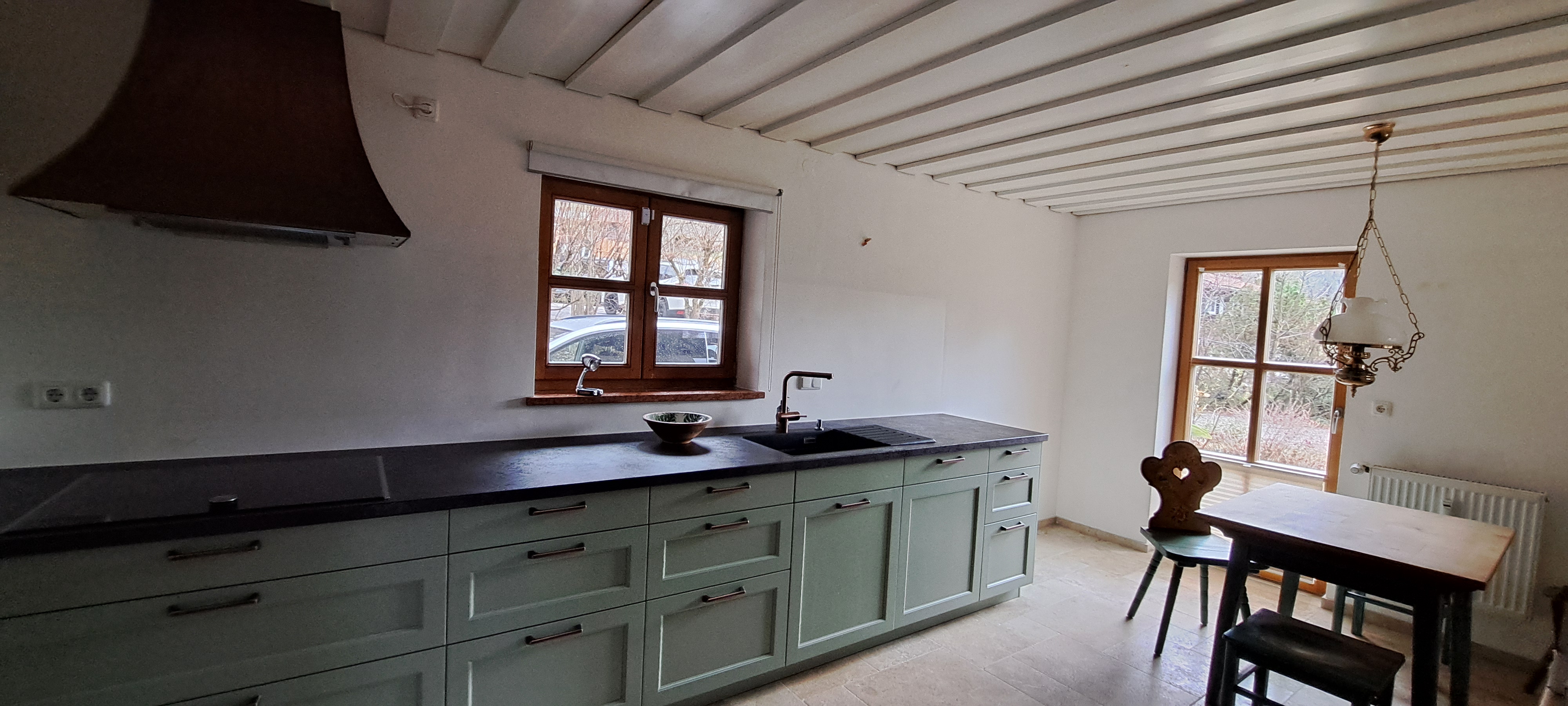 Rustikale Holzküche mit Häcker Elementen - Küchenstudio Miesbach